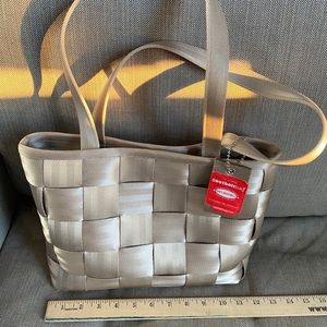 Harvey’s Seatbelt Bag